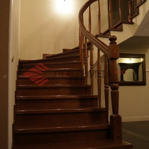 Лестница монолитная с облицовкой из лиственницы, авторская работа
