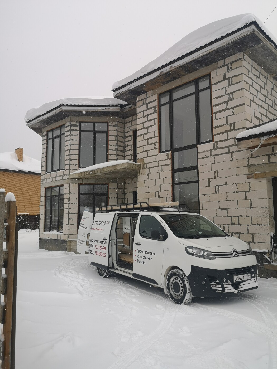 Доставка лестничных элементов