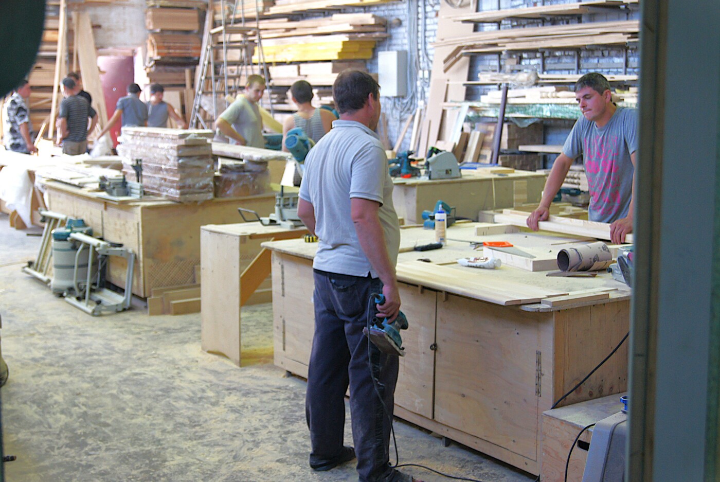 Рабочая обстановка в цеху