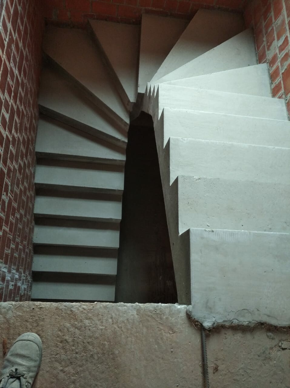 Монолитная лестница, вид сверху.