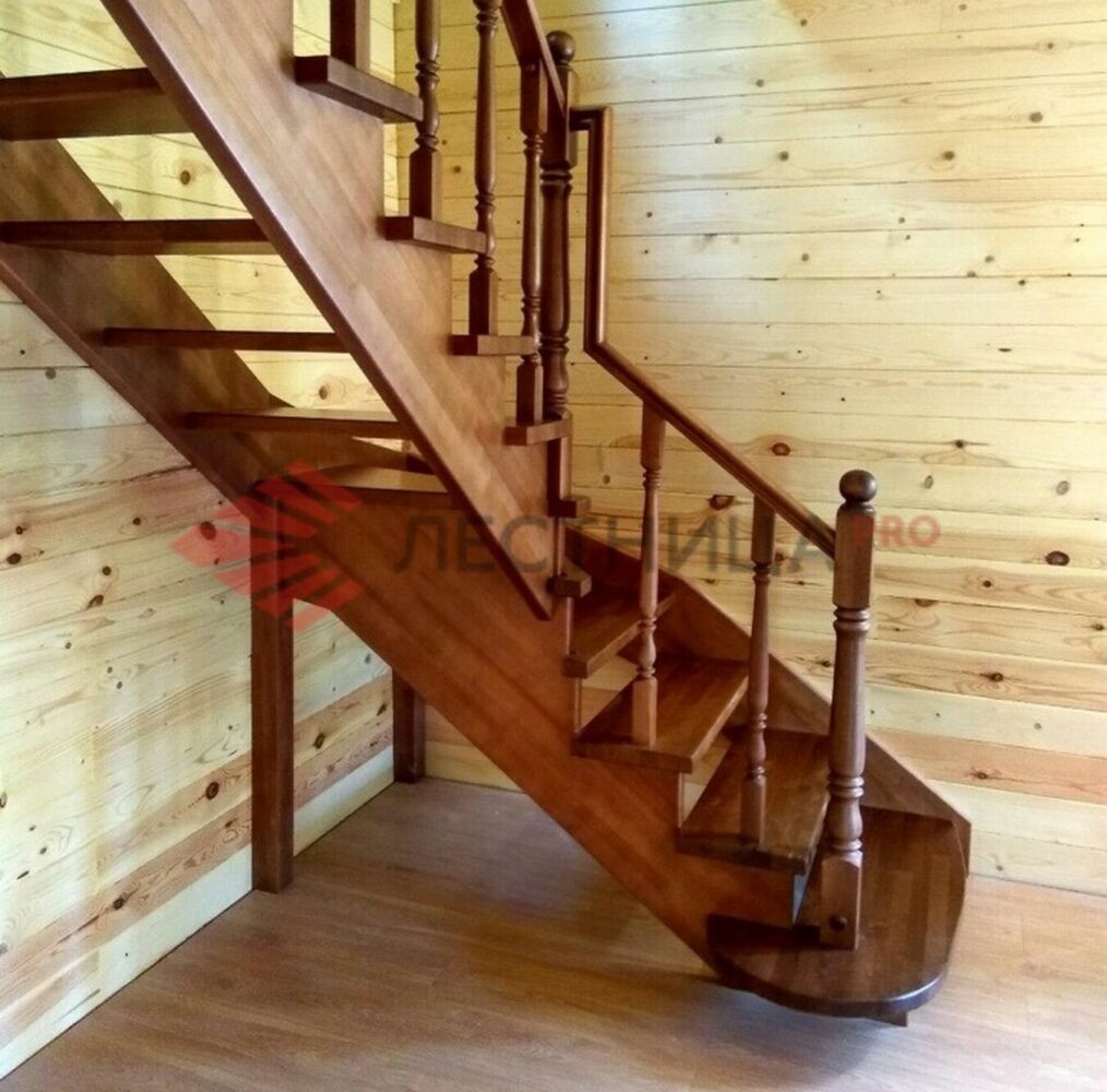 Столбы металлические для лестницы в доме