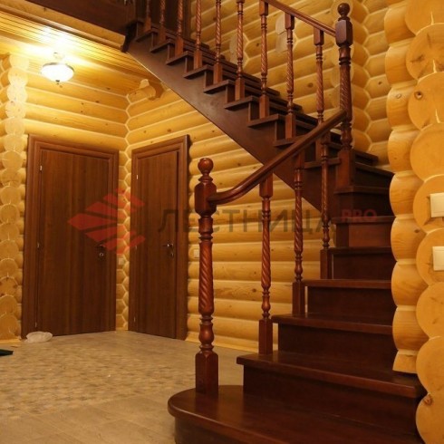 Деревянная лестница с забежными ступенями КМ/2, цена от рублей — Латель®