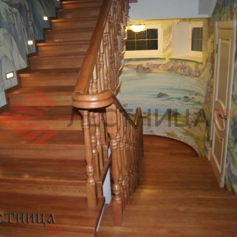 Лестница монолитная с облицовкой из дуба, П-образная с площадкой