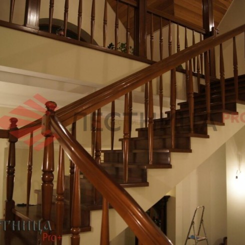 Лестница монилитная с облицовкой из лиственницы, авторская работа