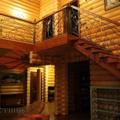 Лестница деревянная из ясеня Г-образная с забежными ступенями