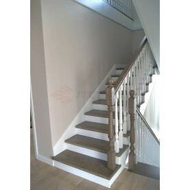 ЛЕСТНИЦА ИЗ ЯСЕНЯ СО ВТОРОГО ЭТАЖА