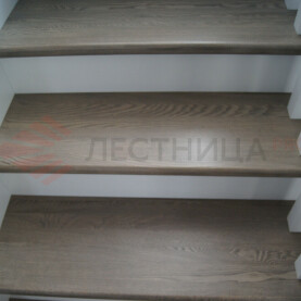 Обшивка лестницы на металлокаркасе, деревня Кукшево, поселение Первомайское, Москва.