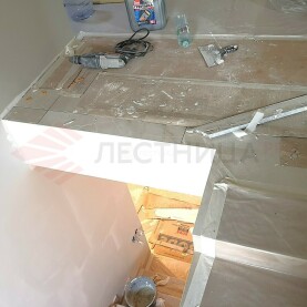 Замер балюстрады и переходного элемента с марша, в режиме стройки