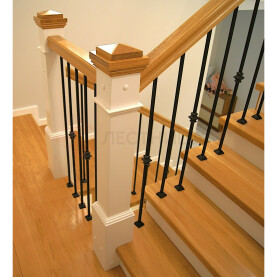 столбы ограждения максимально сдвинуты на край площадки для увеличения полезной площади