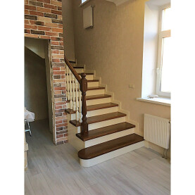 ДЕРЕВЯННАЯ ЛЕСТНИЦА